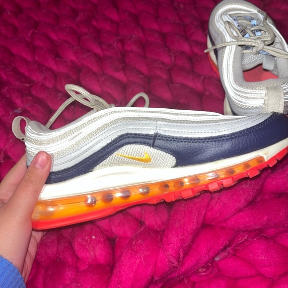 Women Nike Tenn shoes - Picture 10 of 11